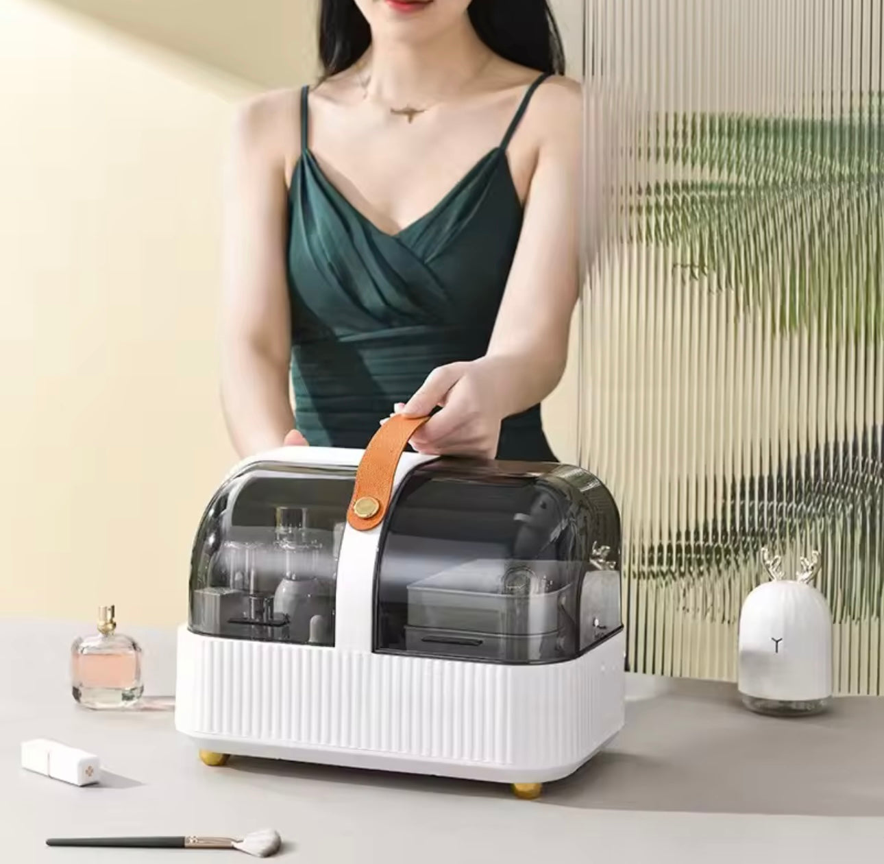 Large Capacity Cosmetic and Jewellery Organizer with Lid