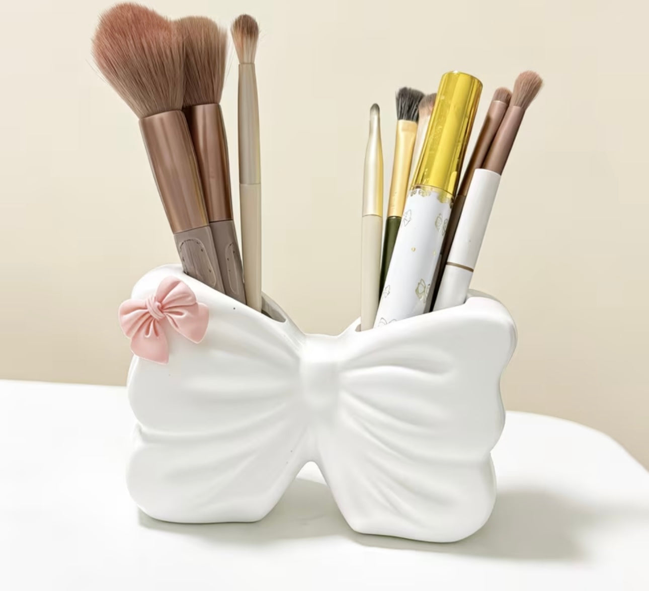 Cute Bow-Shaped Makeup Brush Organizer