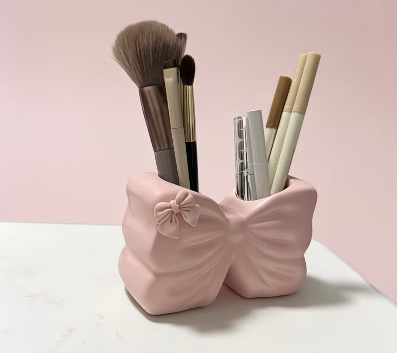 Cute Bow-Shaped Makeup Brush Organizer
