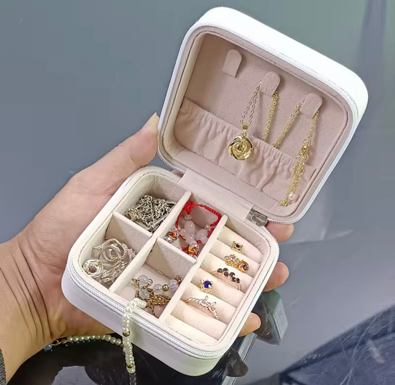 Mini Travel Jewelry Organizer Portable Earrings Necklace Ring.