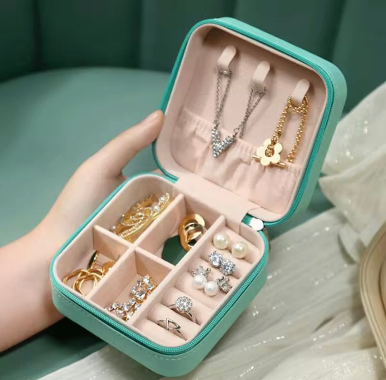 Mini Travel Jewelry Organizer Portable Earrings Necklace Ring.