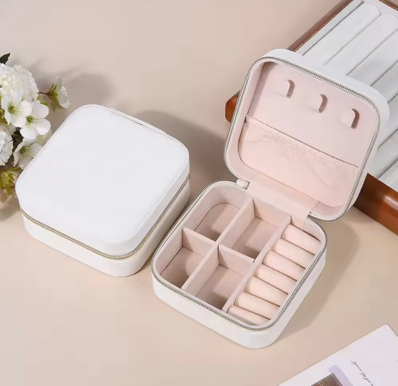 Mini Travel Jewelry Organizer Portable Earrings Necklace Ring.