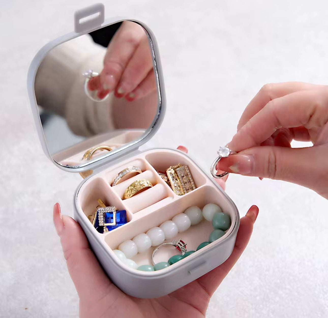 Mini Travel Jewelry Organizer Portable Earrings Necklace Ring.